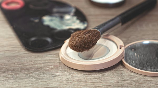 Comment choisir une tenue professionnelle qui exprime votre personnalité tout en restant appropriée?